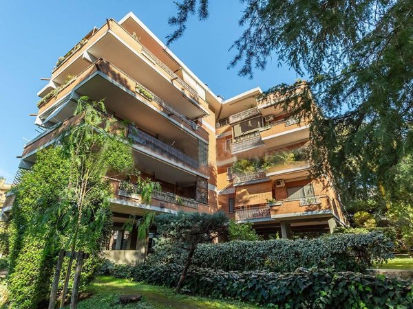 negozio in affitto a Roma in zona La Pisana