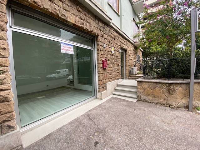 negozio in affitto a Roma in zona Tor di Quinto