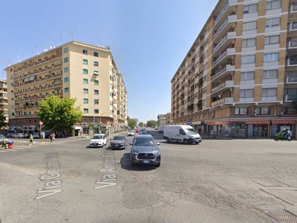 negozio in affitto a Roma in zona Portuense