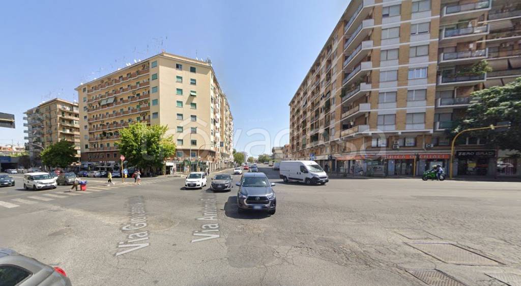 negozio in affitto a Roma in zona Portuense