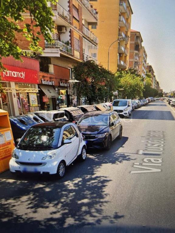 negozio in affitto a Roma in zona Cinecittà