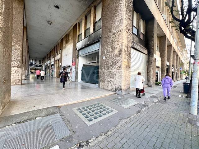 negozio in affitto a Roma in zona Don Bosco