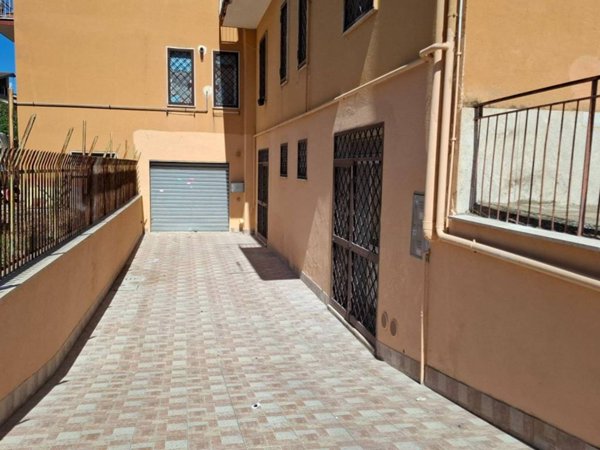 locale commerciale in affitto a Roma in zona Dragona/Bagnoletto