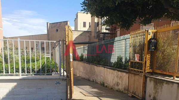 negozio in affitto a Roma in zona Ostia