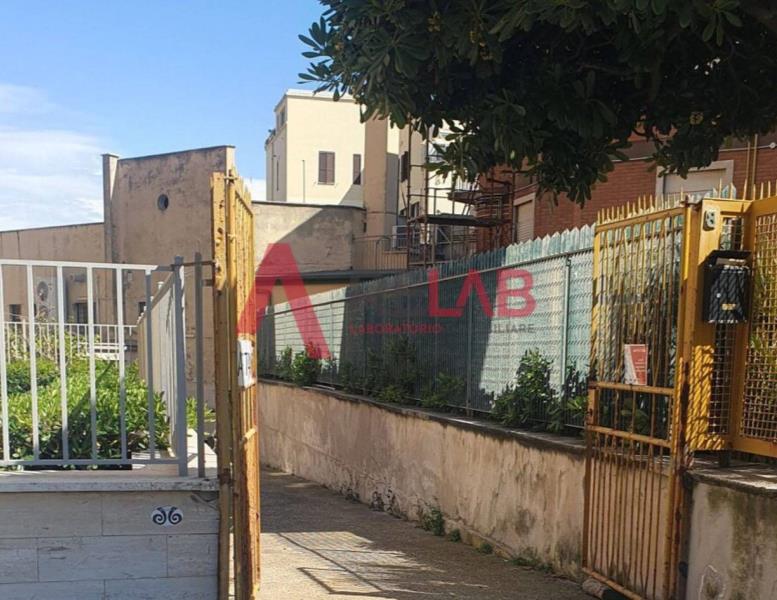 locale commerciale in affitto a Roma in zona Ostia