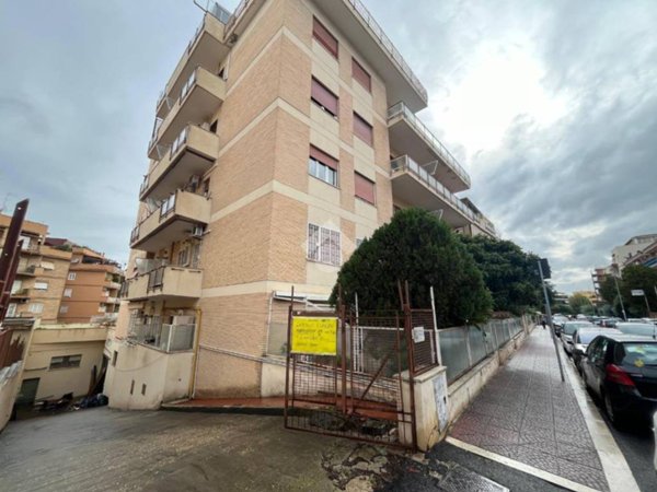 negozio in affitto a Roma in zona Primavalle