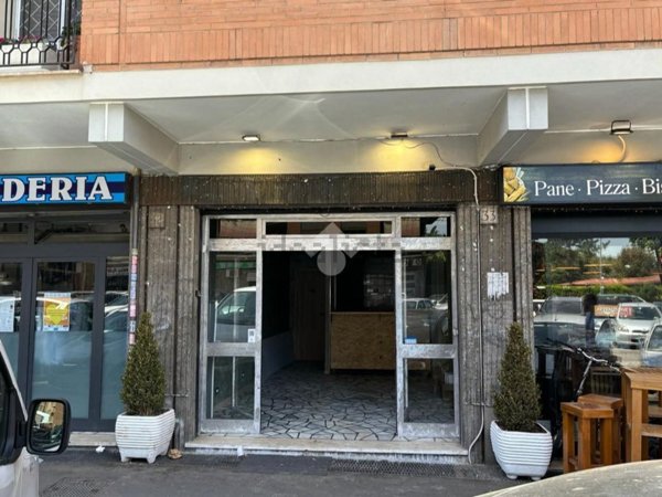 locale commerciale in affitto a Roma in zona Tuscolano
