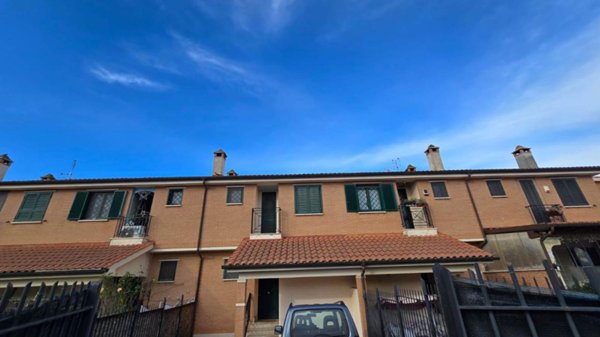casa indipendente in affitto a Roma