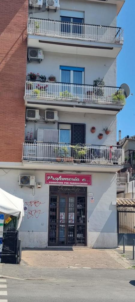 negozio in affitto a Roma in zona La Pisana