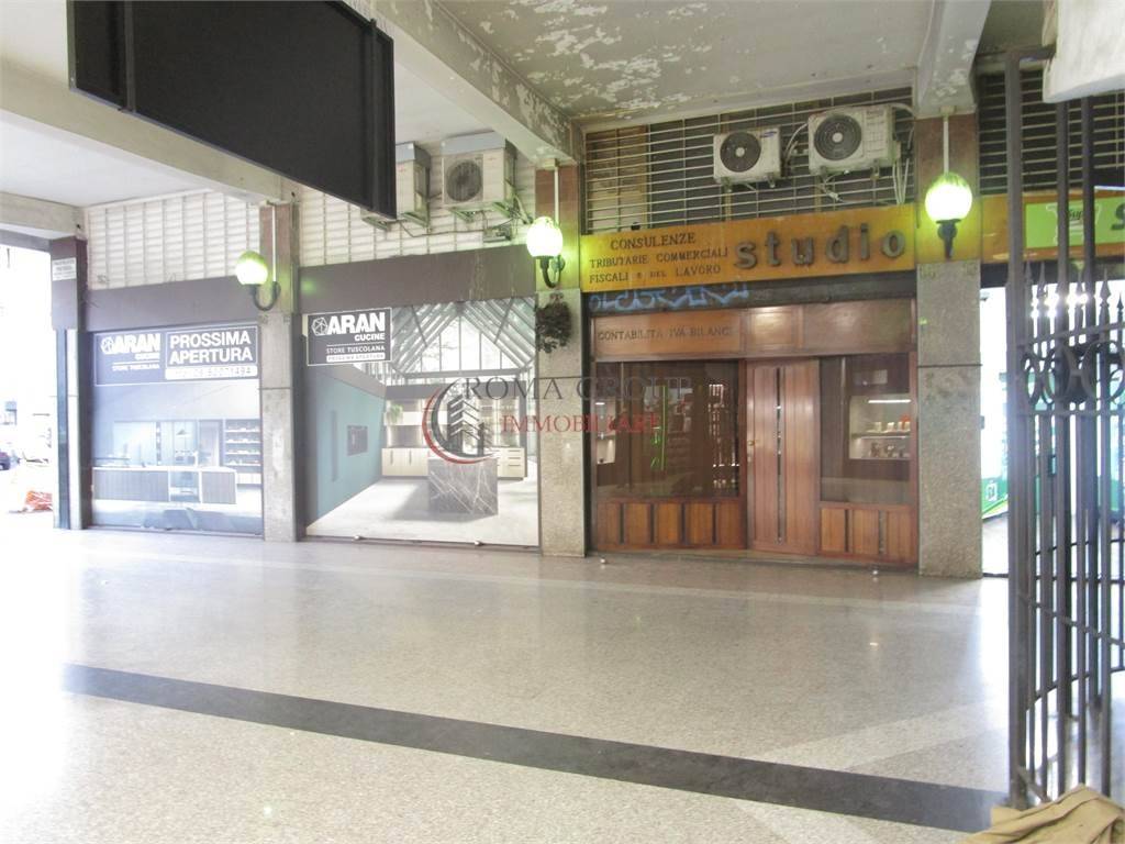 negozio in affitto a Roma in zona Cinecittà