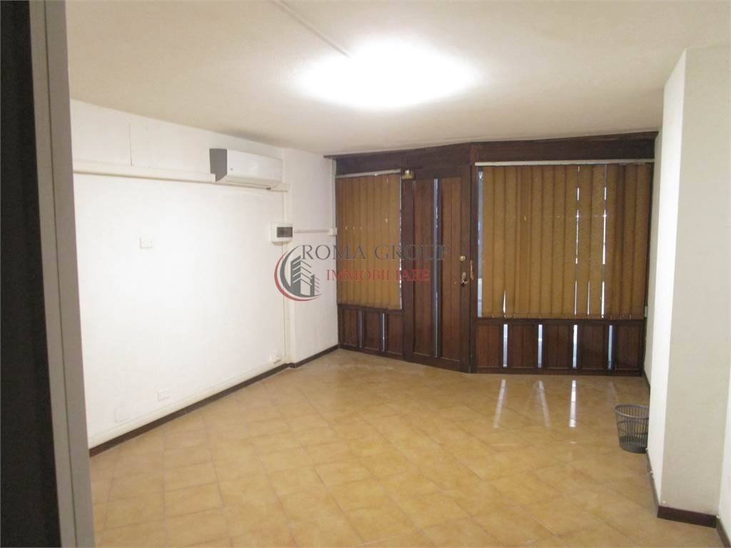 negozio in affitto a Roma in zona Cinecittà