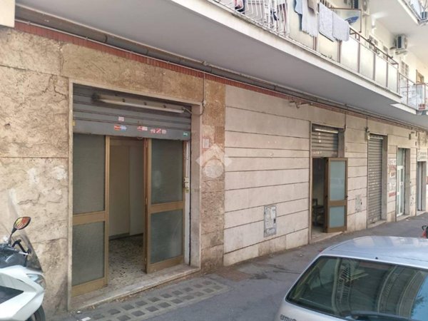 negozio in affitto a Roma in zona Appio Latino