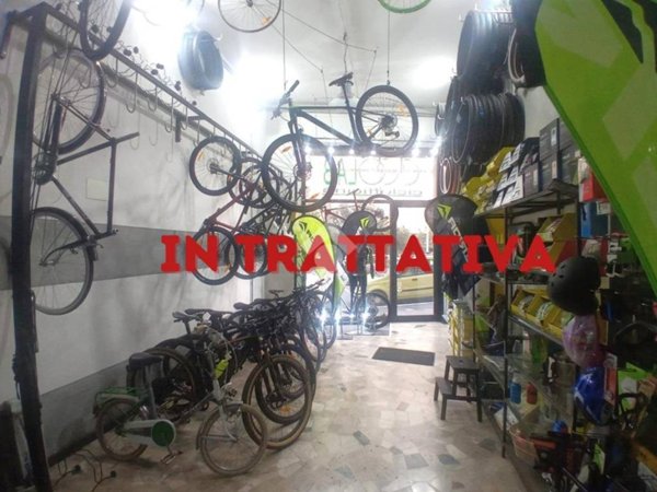 negozio in affitto a Roma in zona Appio Latino
