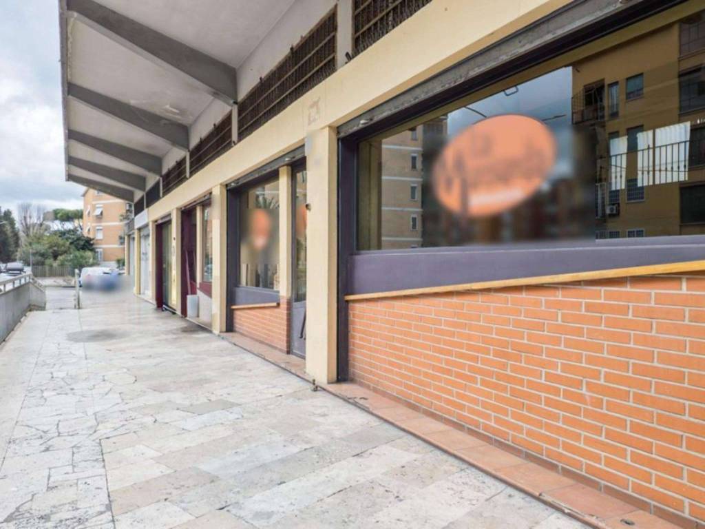 negozio in affitto a Roma in zona Ostiense