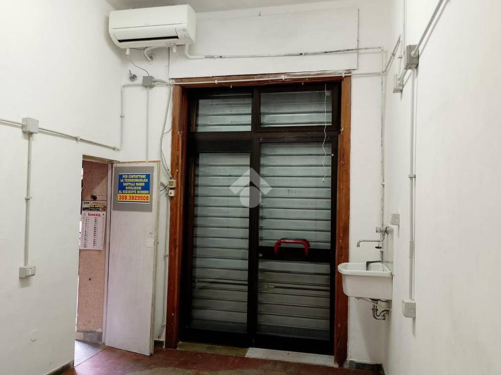 negozio in affitto a Roma in zona Appio Latino