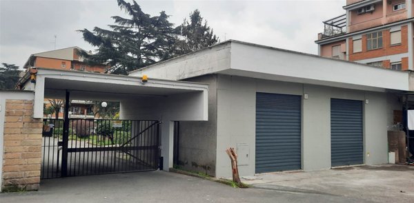 negozio in affitto a Roma in zona La Pisana