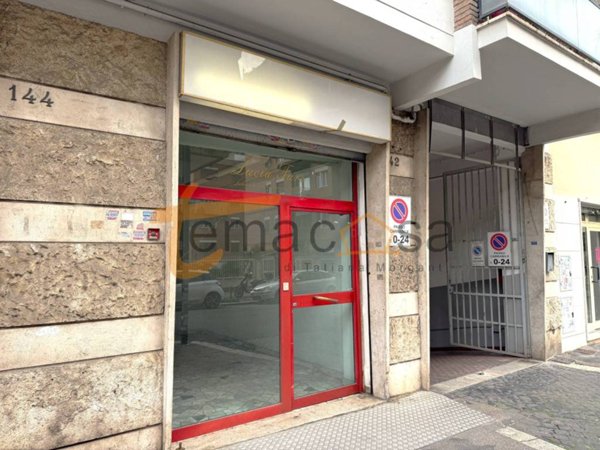 negozio in affitto a Roma in zona Appio Latino