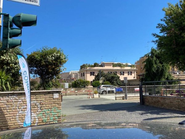 negozio in affitto a Roma in zona Portuense