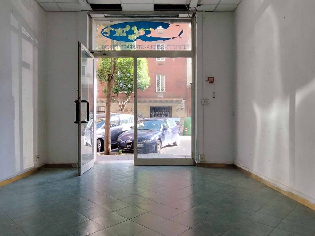 negozio in affitto a Roma in zona Appio Latino