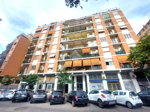 negozio in affitto a Roma