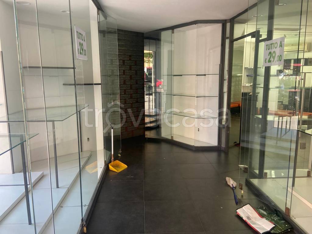 negozio in affitto a Roma in zona Rione Prati