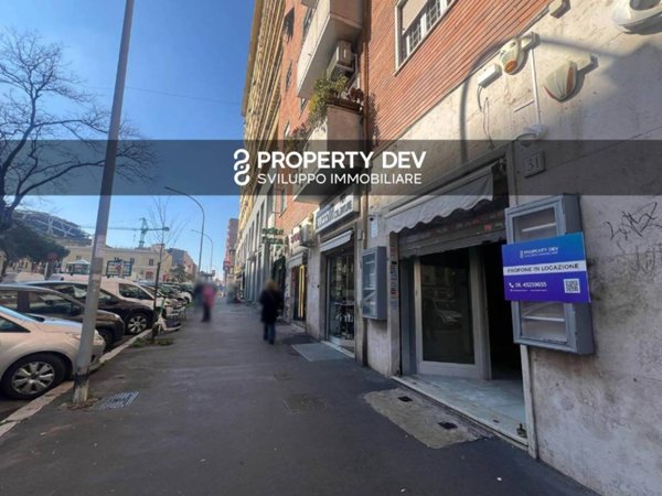 negozio in affitto a Roma in zona Tuscolano