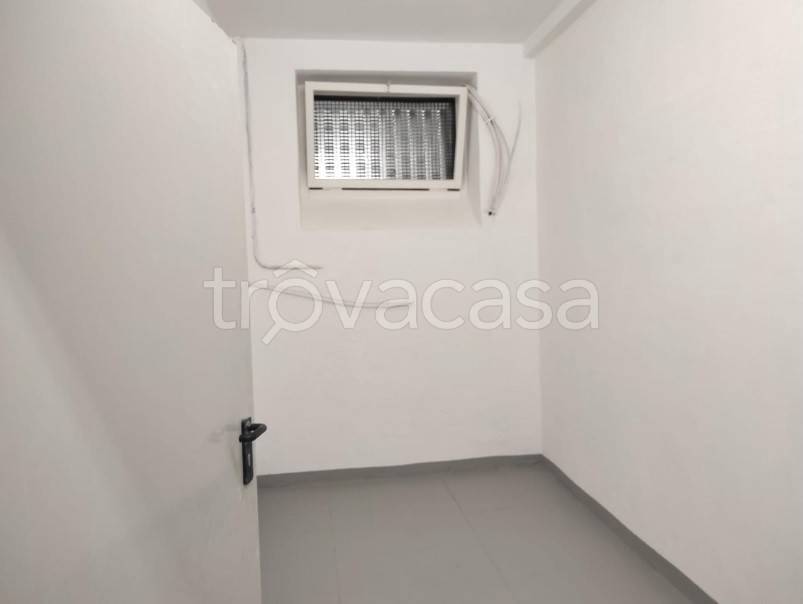 locale commerciale in affitto a Roma in zona Don Bosco