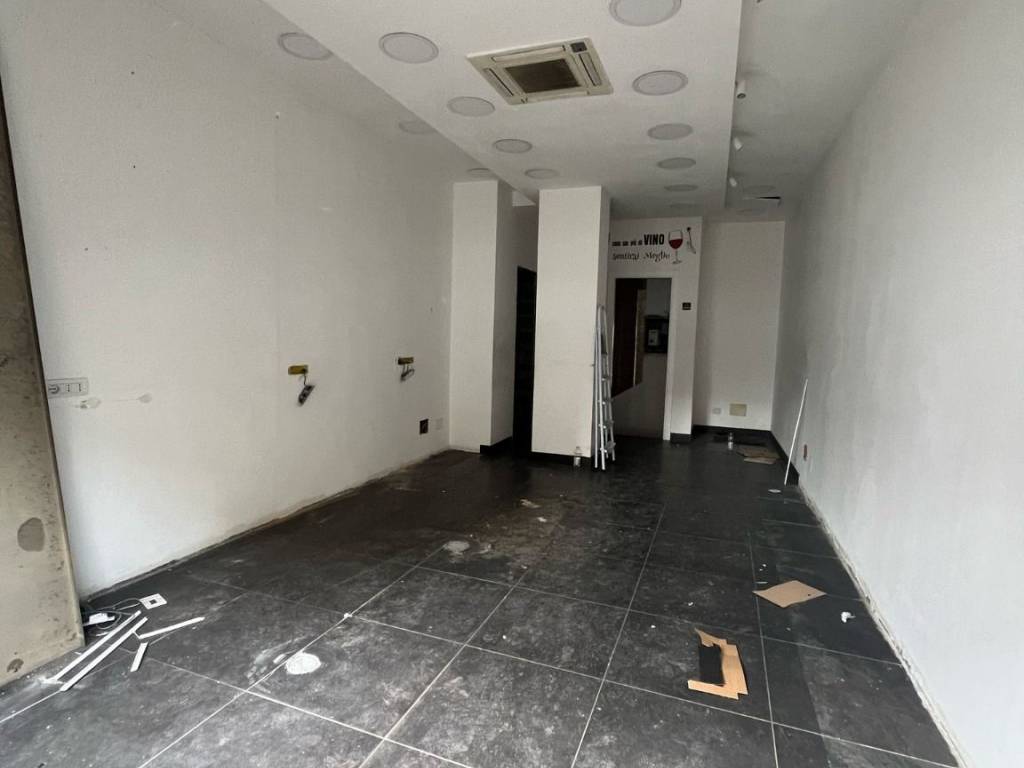 negozio in affitto a Roma in zona Cinecittà