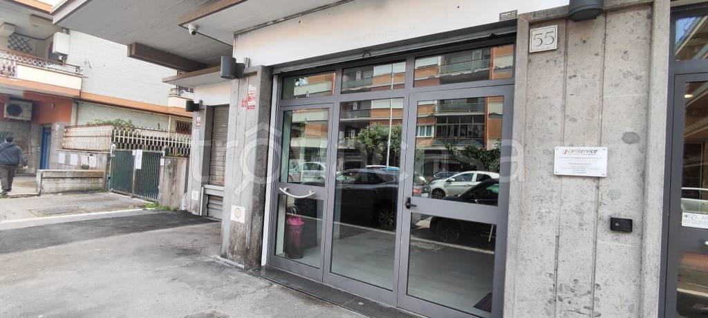 negozio in affitto a Roma in zona Ostia