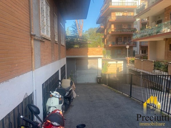 negozio in affitto a Roma