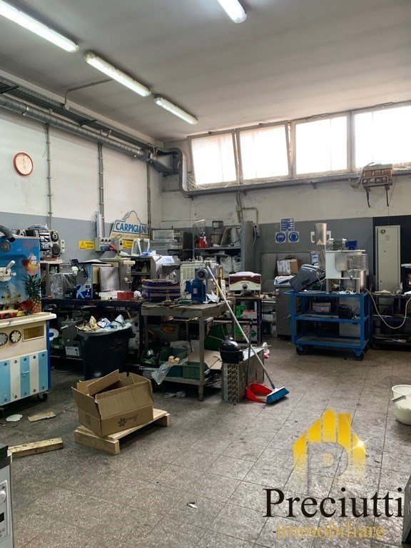 negozio in affitto a Roma