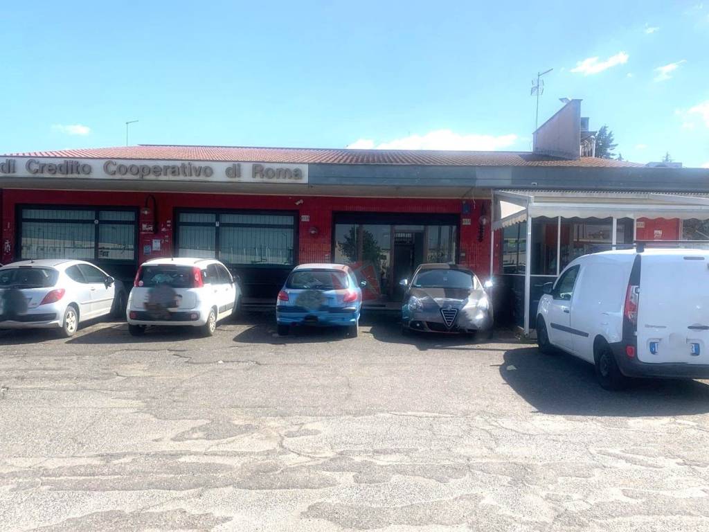 negozio in affitto a Roma in zona Finocchio