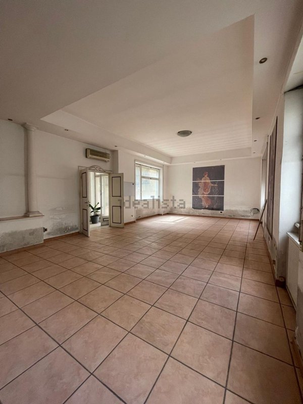 locale commerciale in affitto a Roma in zona Don Bosco