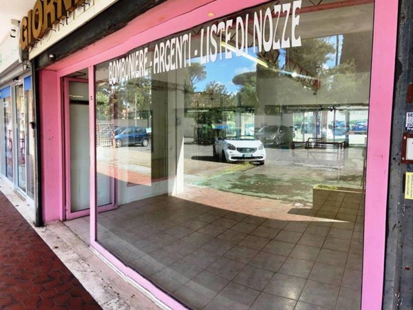 negozio in affitto a Roma in zona Tomba di Nerone