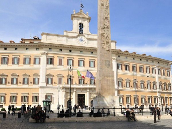 negozio in affitto a Roma in zona Trevi-Colonna