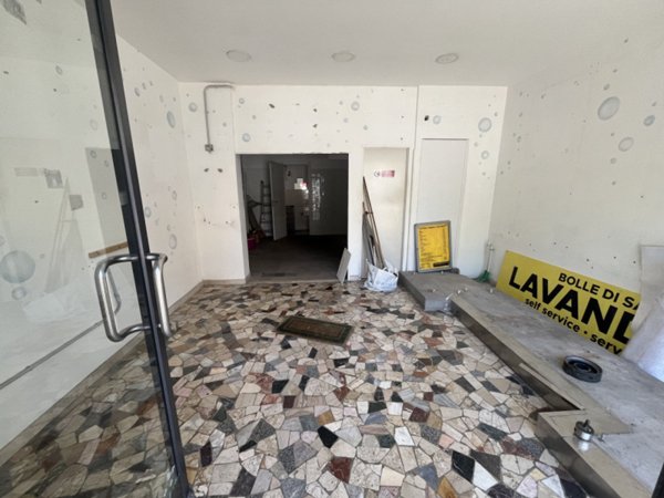 negozio in affitto a Roma in zona Torrevecchia