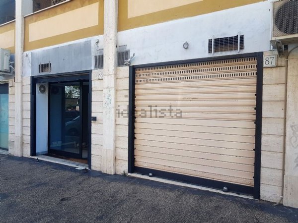 locale commerciale in affitto a Roma in zona Ardeatino