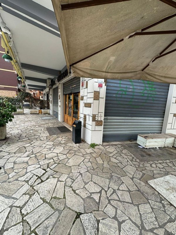 locale commerciale in affitto a Roma in zona Portuense