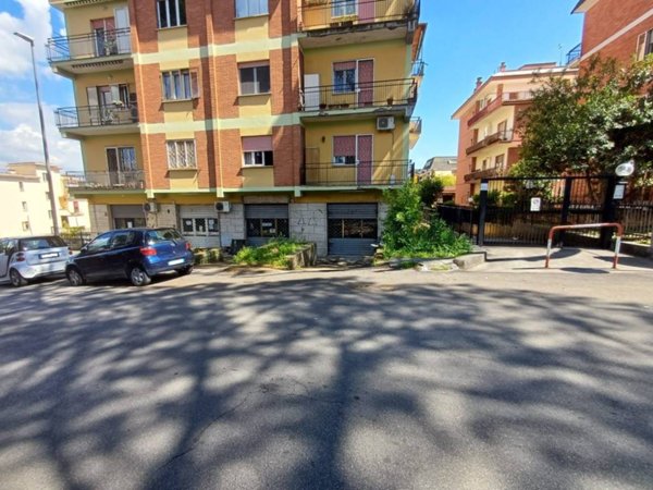 negozio in affitto a Roma in zona Grottarossa