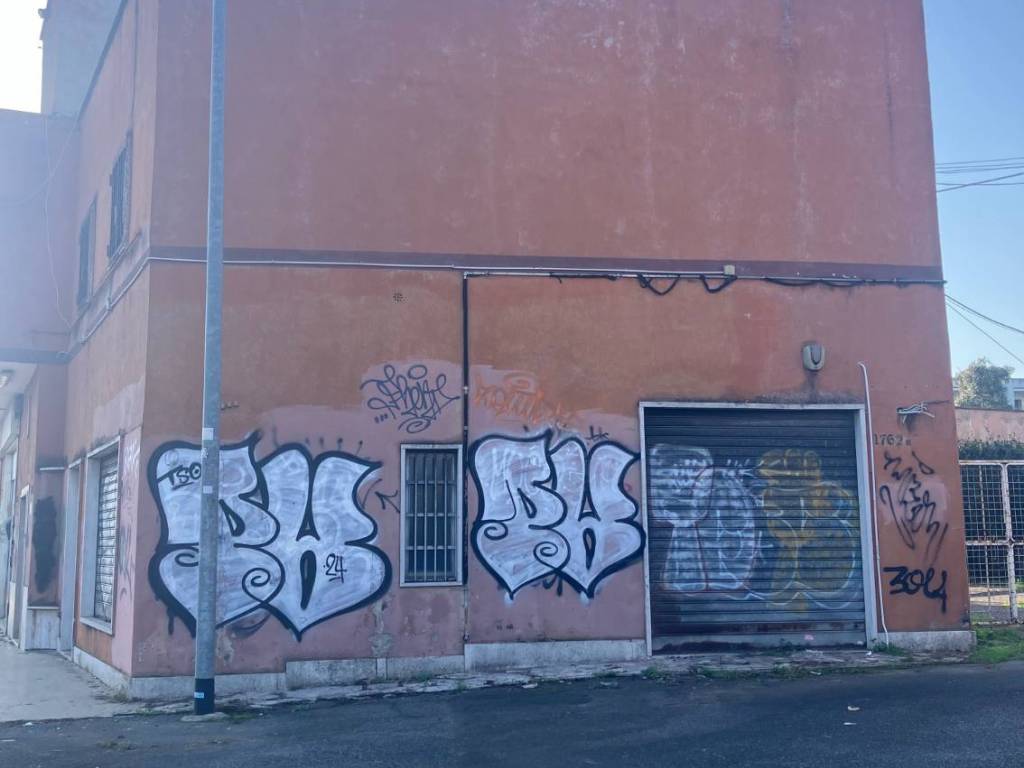negozio in affitto a Roma in zona Cinecittà