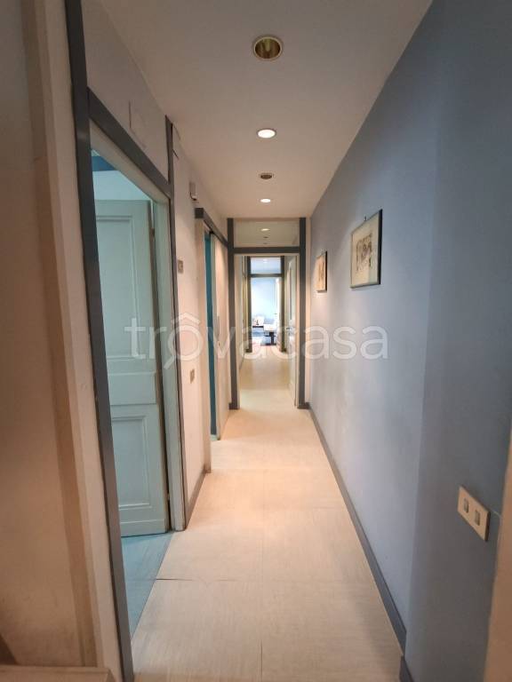 ufficio in affitto a Roma in zona Torre Spaccata