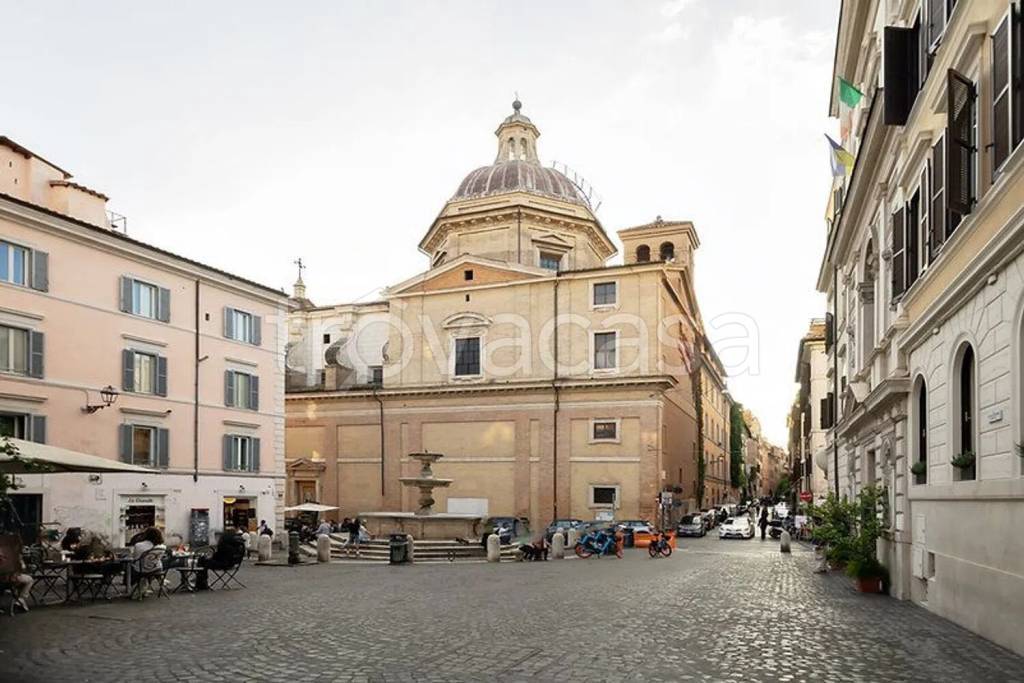 negozio in affitto a Roma in zona Rione Monti/Campitelli