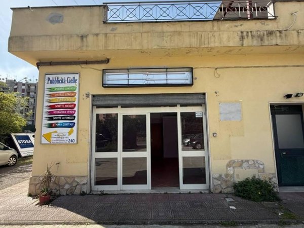 negozio in affitto a Roma in zona Valle Muricana