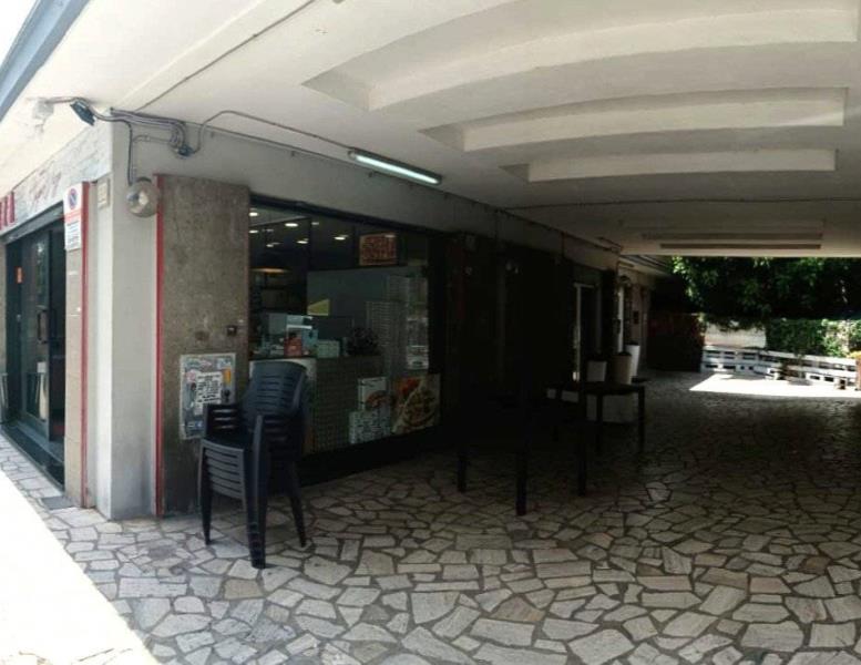 negozio in affitto a Roma in zona Casal Morena