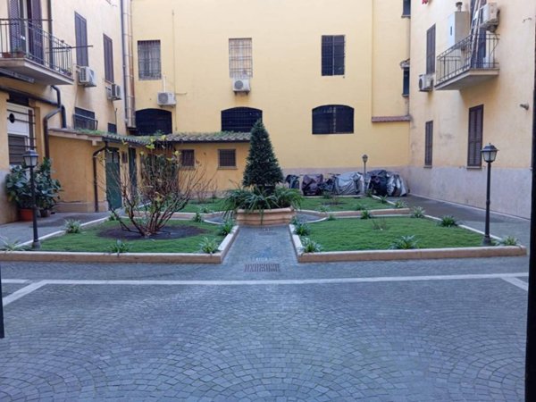 negozio in affitto a Roma in zona Appio Latino