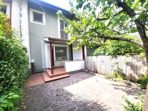 casa indipendente in affitto a Roma in zona Casal Palocco