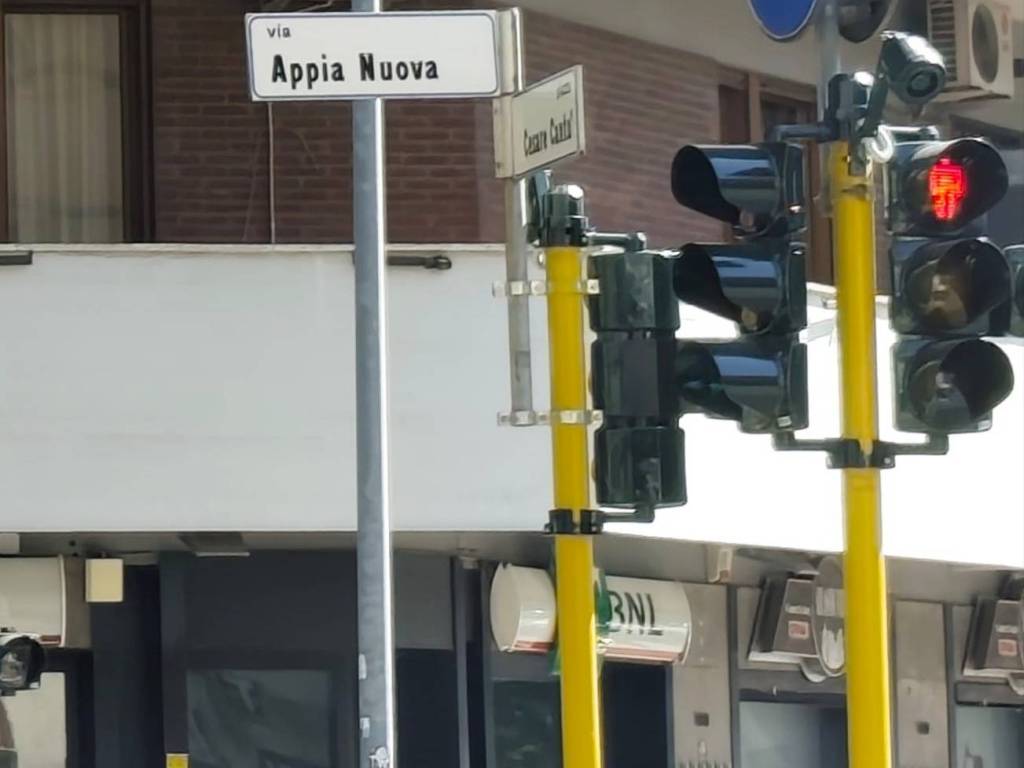 negozio in affitto a Roma in zona Appio Latino