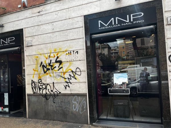 negozio in affitto a Roma in zona Appio Latino