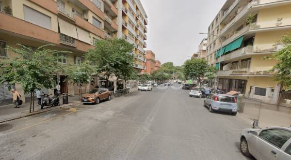 negozio in affitto a Roma in zona Appio Latino