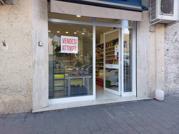 negozio in affitto a Roma in zona Torre Maura